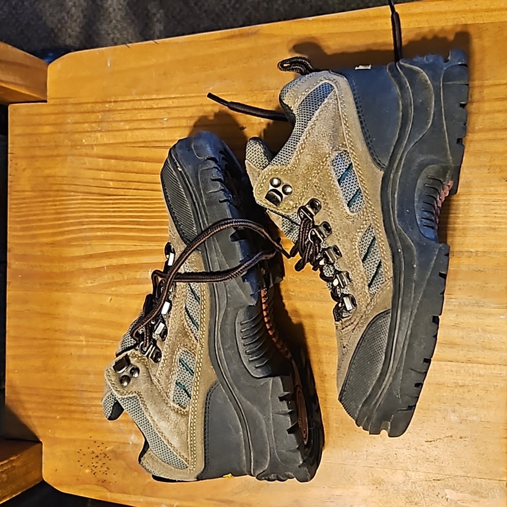 Itasca hiking boots